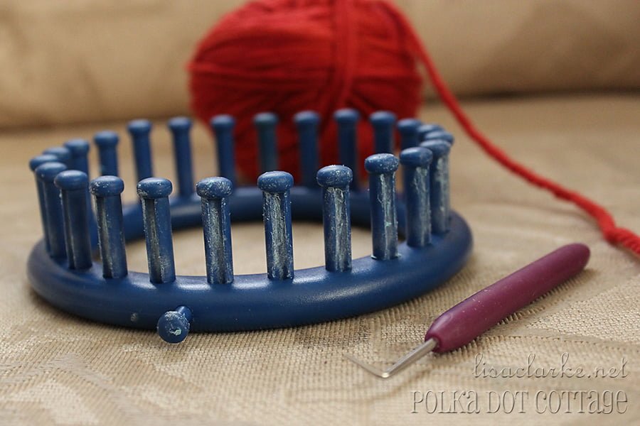 How do you knit on a round loom?